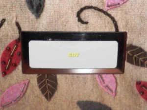 Detalle visor caja metálico