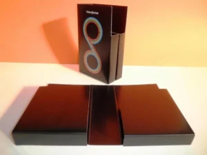 Petaca con doble alojamiento y cierre de imán