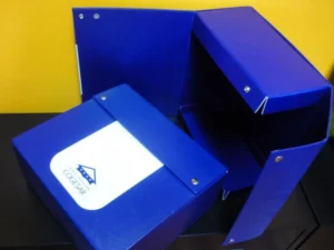 Estuche gran capacidad con broches cierre y solapas remachadas serigrafia