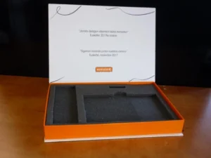 Estuche espuma y cierre imán