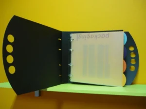 Carpeta en polipropileno con asa dedos