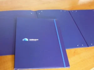 Carpetilla documentos cortes y cierre gomas