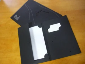 Carpetilla soportes con cortes cierre disco huella relieve