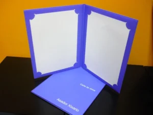 Carta díptico soportes con cortes