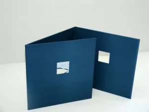 Carta menú tríptico cierre troquelado