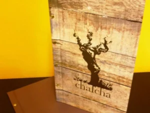 Modelo tornillos pliego impreso símil madera