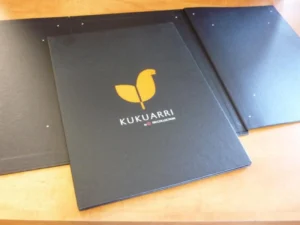 Cartas Kukuarri serigrafia sobre buckran solapas interiores hojas