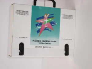 Maletín cartón pliego impreso y cierre giro plano