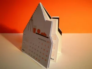 Calendario hojas troqueladas casa
