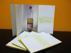 Folleto cosido Singer y cantos amarillos