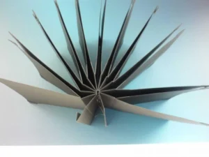 Preparando encuadernación de díptico sobre escartivanas